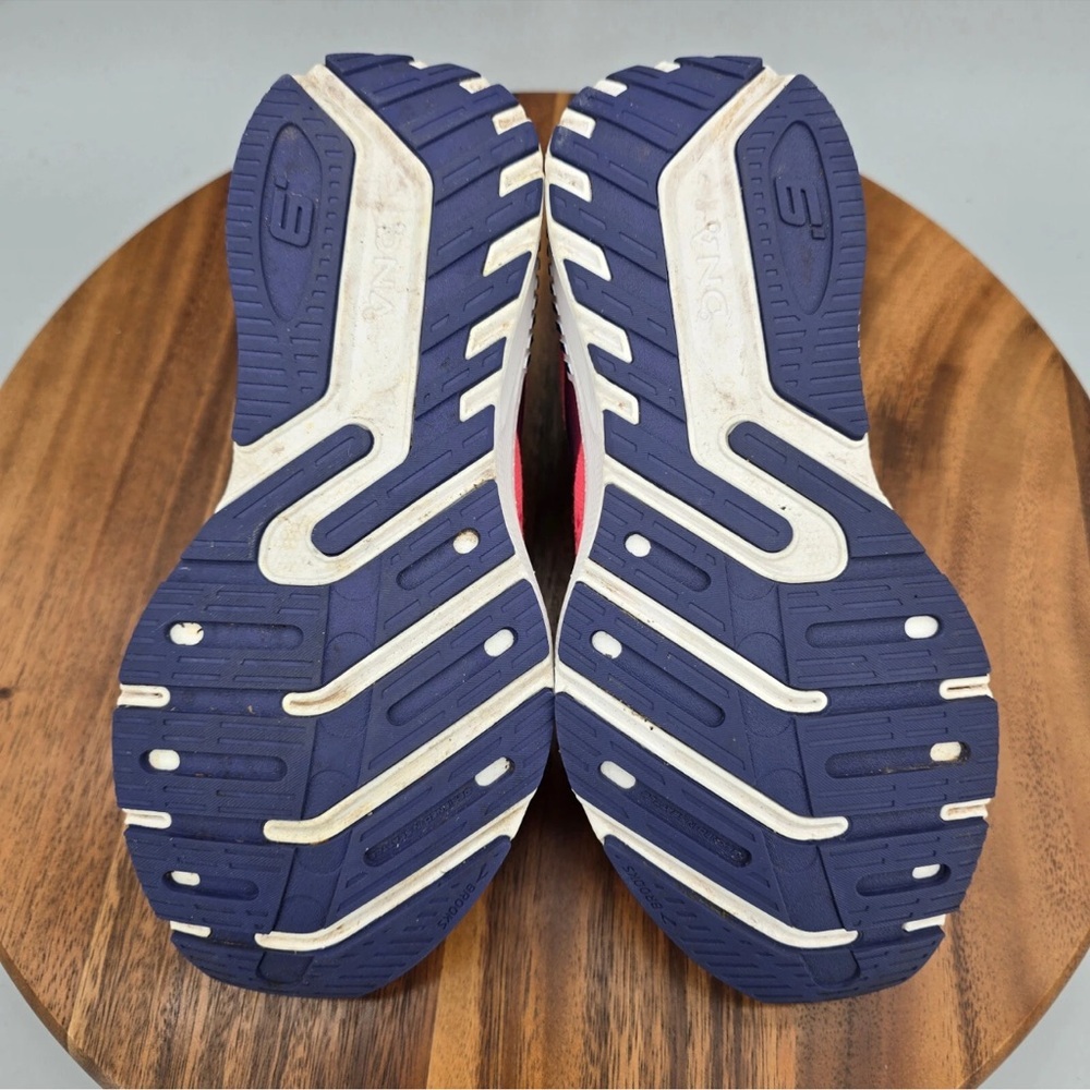 Brooks ! 😍Women's Athletic Shoes - Pink and Navy - Picture 4 of 6
